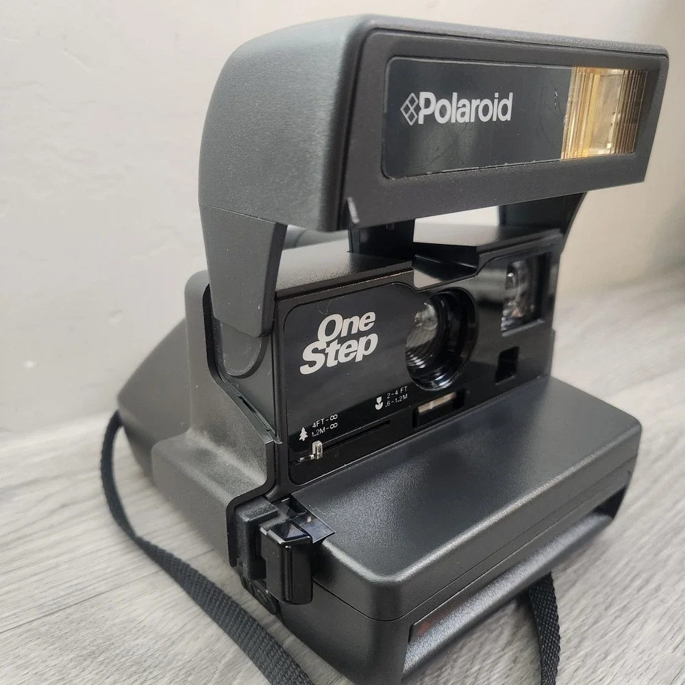 Vintage Polaroid Black Instant Film Camera OneStep 600 Point and Shoot Retro